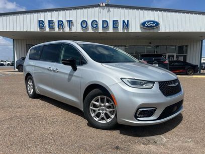 Used 2024 Chrysler Pacifica Touring-L