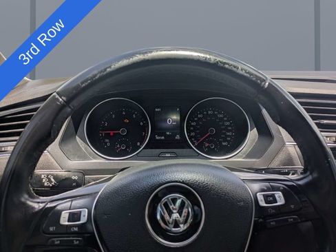 Used 2018 Volkswagen Tiguan SE w/ Panoramic Sunroof Package FWD image 29