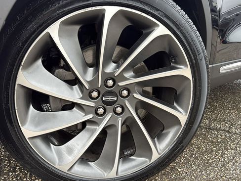 Used 2022 Lincoln Nautilus Reserve w/ Equipment Group 201A image 9