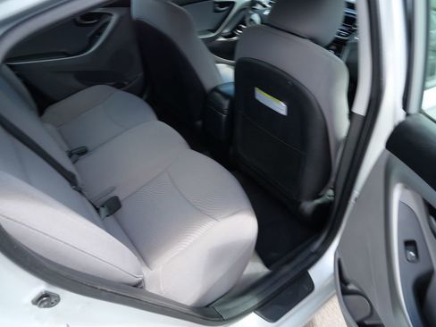 Used 2015 Hyundai Elantra SE FWD image 21