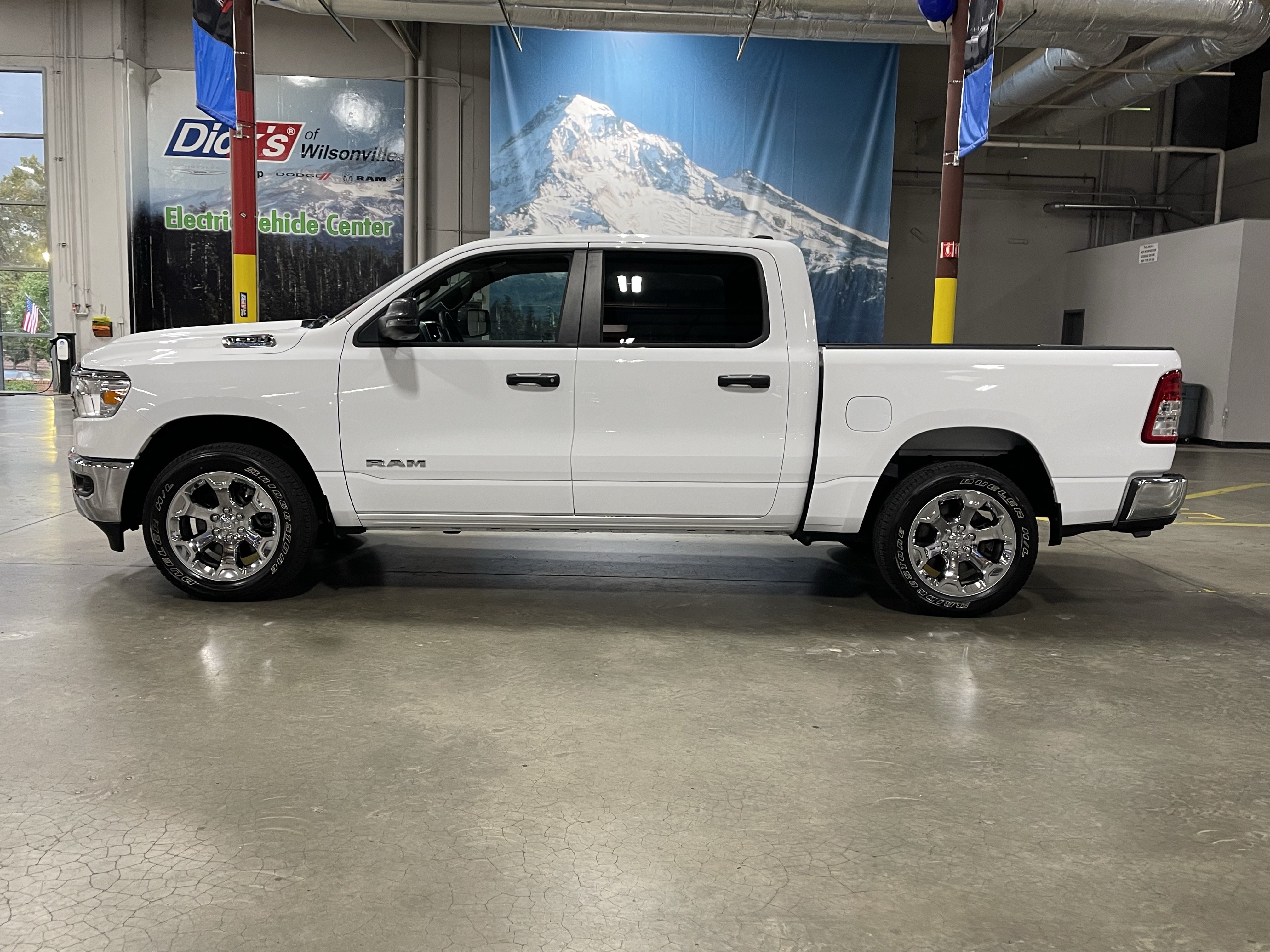 Used 2023 RAM 1500 Big Horn AWD/4WD image 2