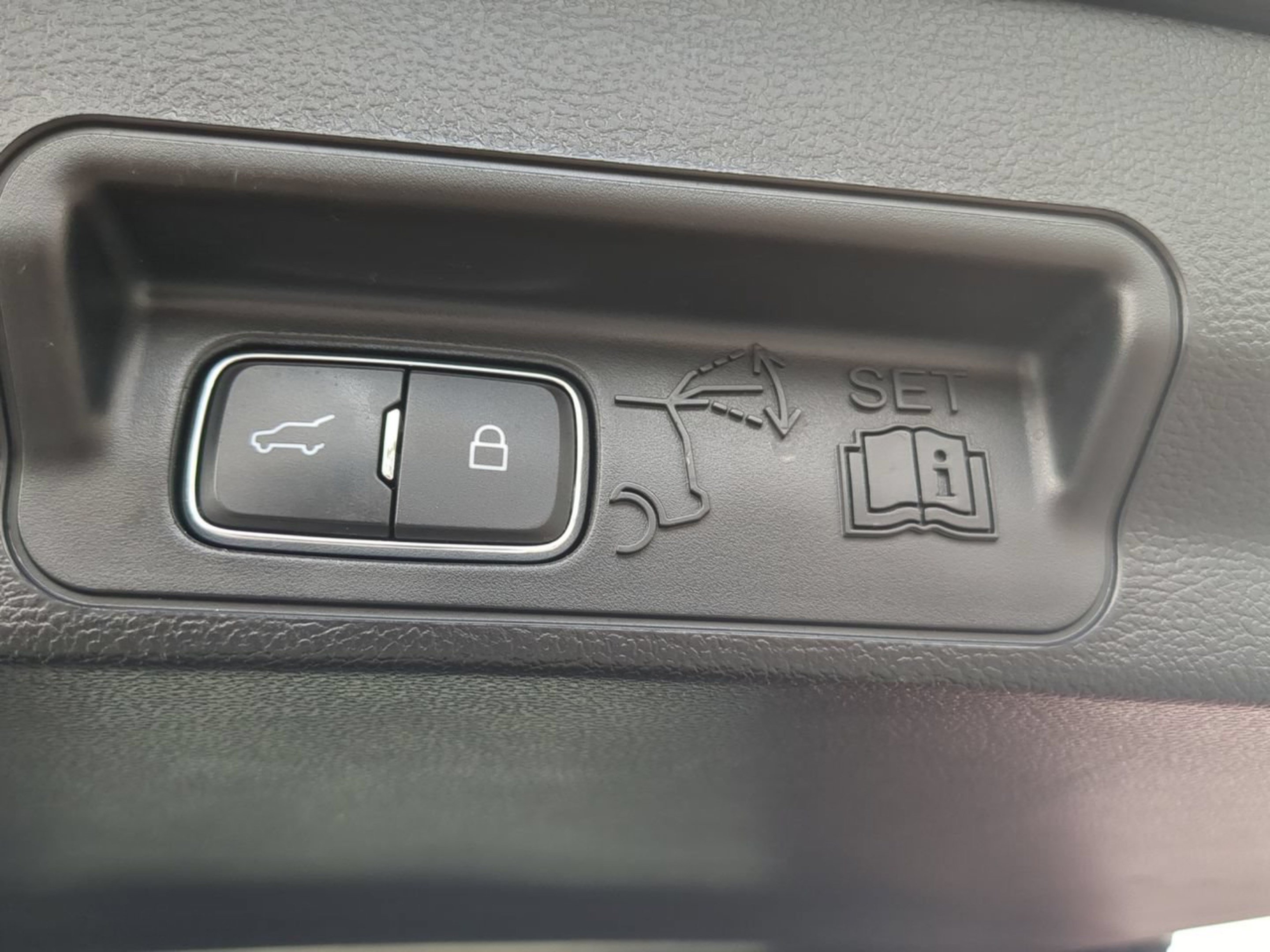 Used 2023 Ford Explorer XLT RWD image 18