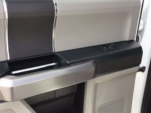 Used 2019 Ford F150 XLT image 12