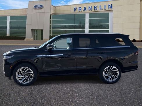 New 2025 Lincoln Navigator Reserve image 4