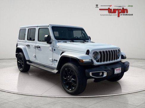 Used 2025 Jeep Wrangler Sahara image 7
