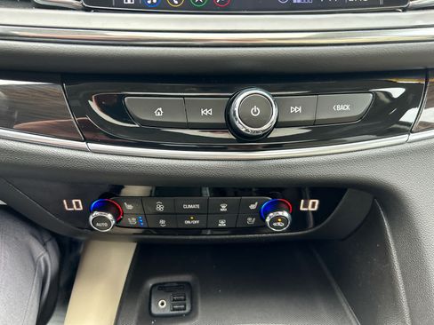 Used 2020 Buick Enclave Premium w/ Sun and Sites Package AWD/4WD image 20