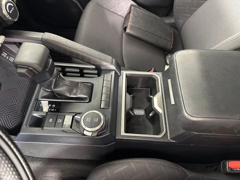 Used 2025 Toyota Tacoma SR5 AWD/4WD image 32