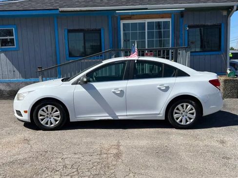 Used 2011 Chevrolet Cruze LS FWD image 9