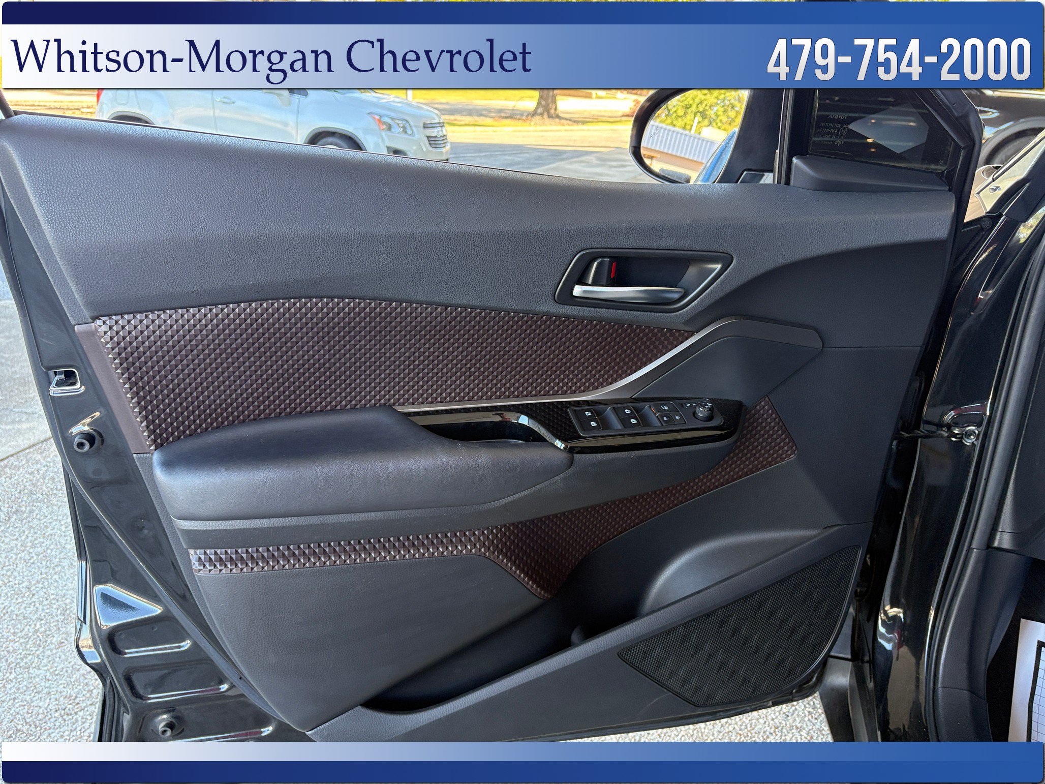 Used 2019 Toyota C-HR Limited FWD image 11