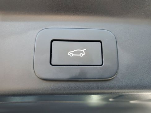 Used 2024 Jaguar F-PACE R-Dynamic S image 9