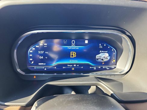 Used 2022 Chevrolet Suburban High Country image 25