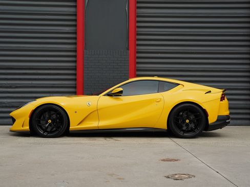 Used 2019 Ferrari 812 Superfast RWD image 13