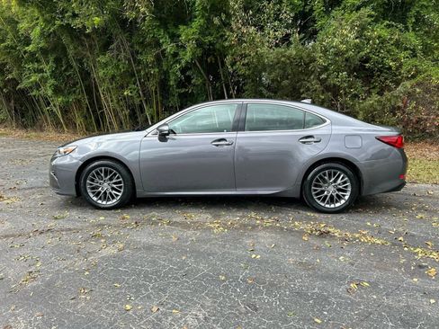 Used 2018 Lexus ES 350 w/ Navigation System Package image 10