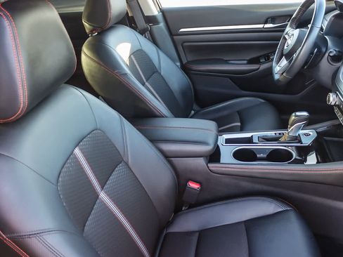 Used 2024 Nissan Altima 2.5 SR image 14