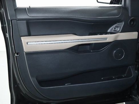 Used 2023 Ford Expedition Limited image 17