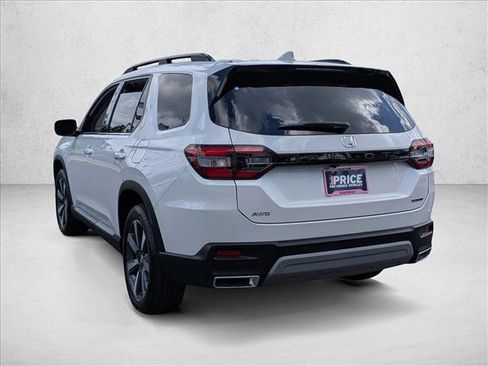 Certified 2025 Honda Pilot Touring image 7