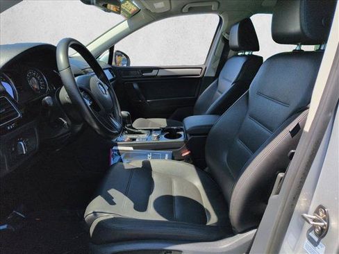Used 2014 Volkswagen Touareg Sport AWD/4WD image 17