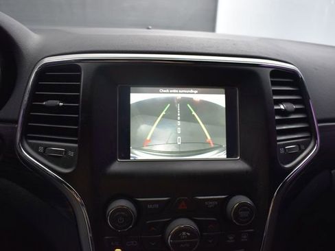 Used 2020 Jeep Grand Cherokee Laredo image 14