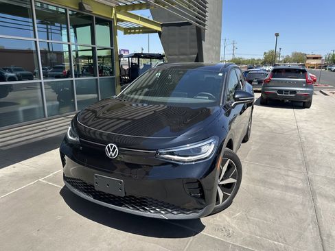 Used 2023 Volkswagen ID.4 S image 2
