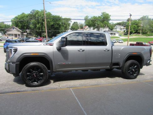 Used 2025 GMC Sierra 2500 AT4 AWD/4WD image 10