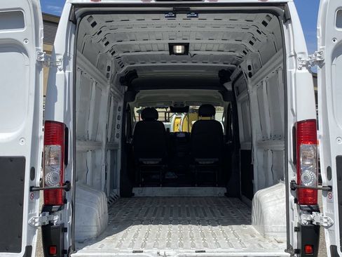 Used 2025 RAM ProMaster 2500 w/ Convenience Group FWD image 15