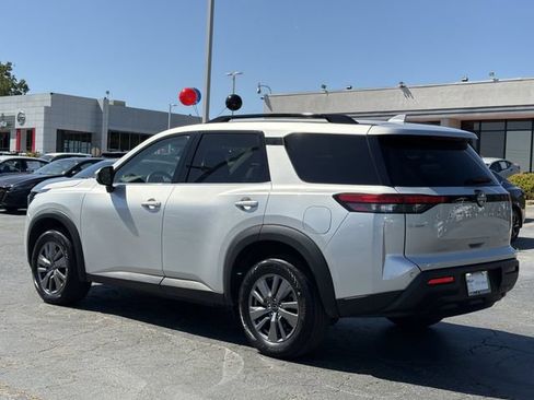 Used 2025 Nissan Pathfinder SV AWD/4WD image 3