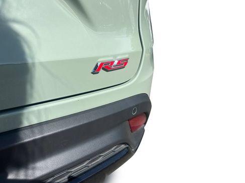 Used 2024 Chevrolet Trax RS w/ Sunroof Package FWD image 32