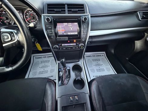Used 2015 Toyota Camry XSE image 12