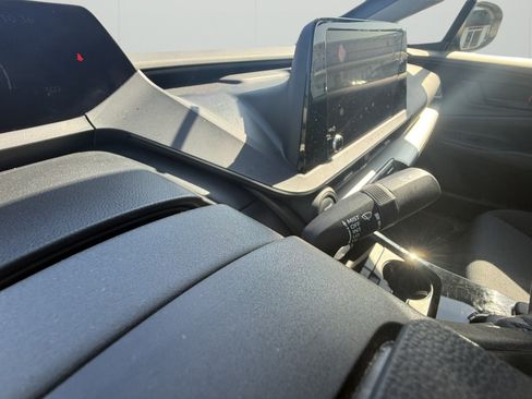 Used 2025 Toyota Prius LE FWD image 20