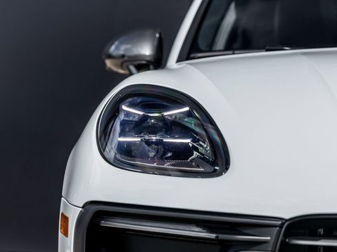 New 2026 Porsche Macan Turbo image 19