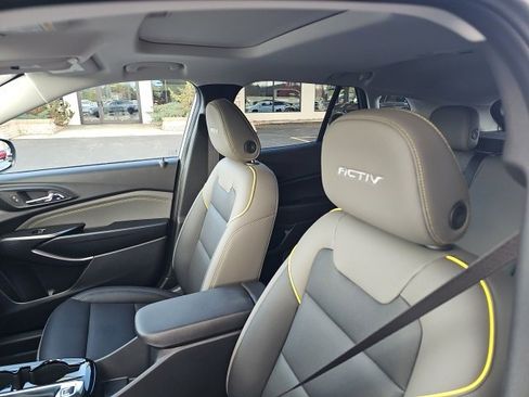 New 2026 Chevrolet Trax ACTIV w/ Sunroof Package image 32