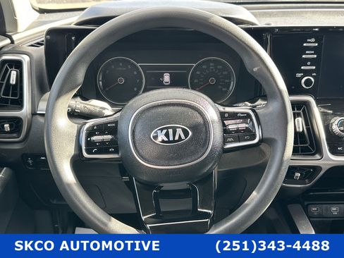 Used 2021 Kia Sorento LX image 16