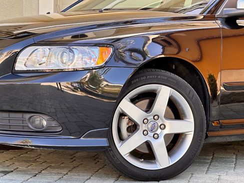 Used 2009 Volvo S40 T5 R-Design image 3