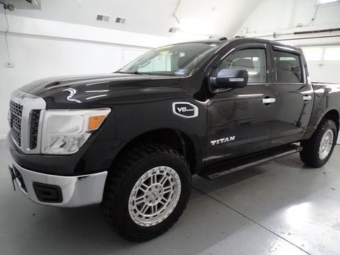 Used 2017 Nissan Titan SV AWD/4WD image 13