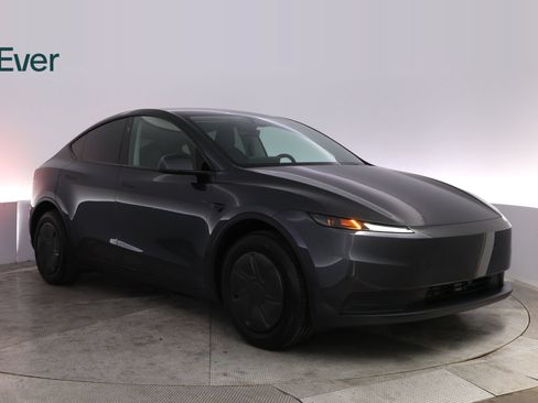 Used 2026 Tesla Model Y Long Range RWD image 13