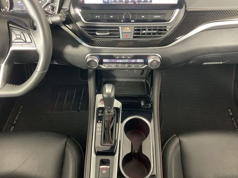 Used 2024 Nissan Altima 2.0 SR image 11