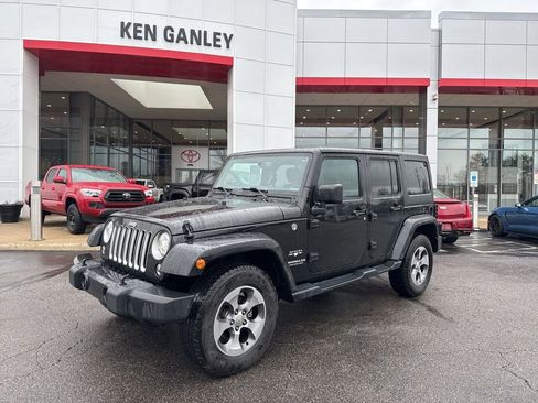 Used 2017 Jeep Wrangler Unlimited Sahara w/ Connectivity Group AWD/4WD image 1