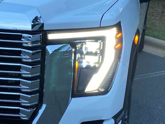 Used 2025 GMC Sierra 2500 Denali w/ Denali Reserve Package AWD/4WD image 5