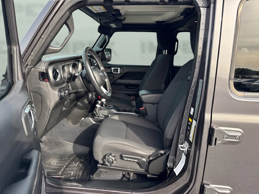 Used 2021 Jeep Wrangler Unlimited Sahara AWD/4WD image 8