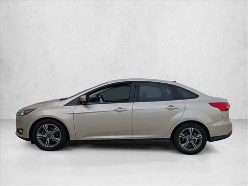 Used 2018 Ford Focus SE w/ SE Appearance Package image 5