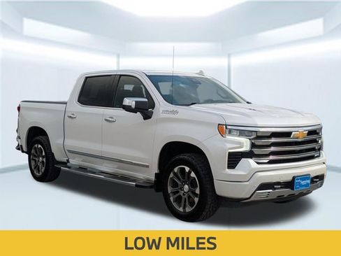 Used 2023 Chevrolet Silverado 1500 High Country w/ Technology Package AWD/4WD image 9