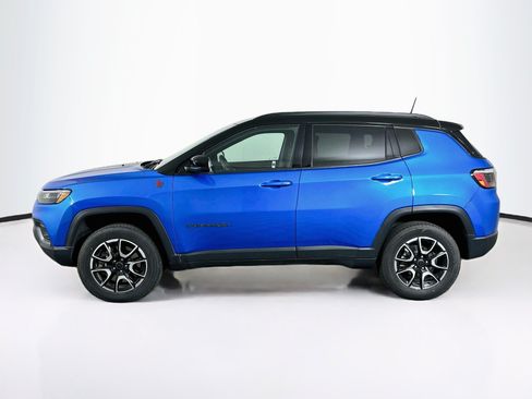 Used 2025 Jeep Compass Trailhawk AWD/4WD image 4