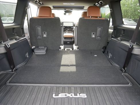 Used 2024 Lexus GX 550 w/ Accessory Package (Z1) AWD/4WD image 12