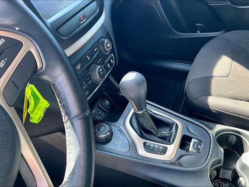 Used 2016 Jeep Cherokee Latitude image 18