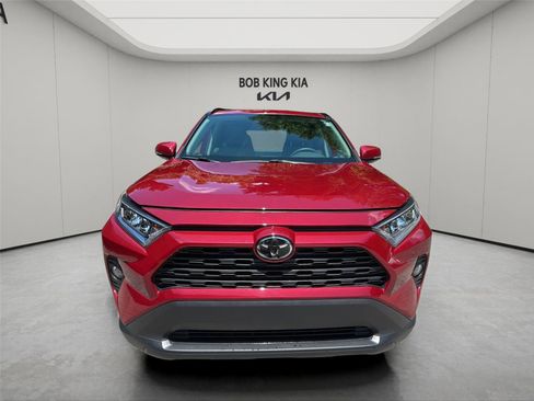 Used 2020 Toyota RAV4 XLE Premium FWD image 8