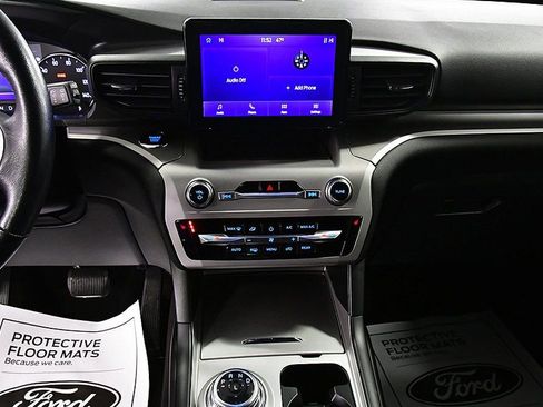 Used 2023 Ford Explorer XLT image 25