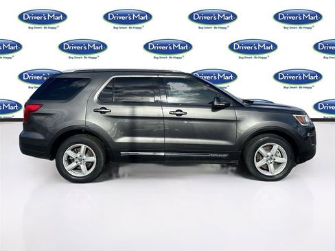 Used 2018 Ford Explorer XLT w/ Equipment Group 201A image 9