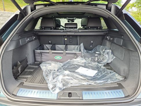 New 2026 Land Rover Range Rover Velar Dynamic SE image 13