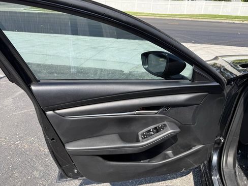 Used 2021 MAZDA MAZDA3 s FWD image 15