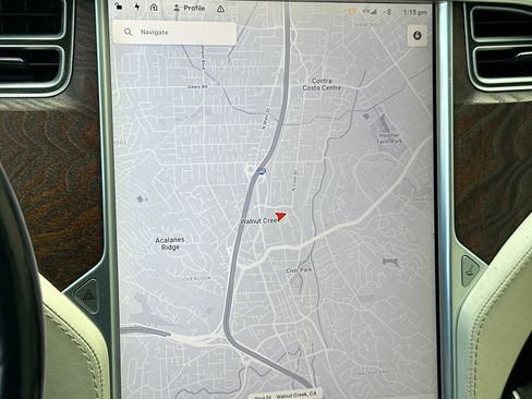 Used 2018 Tesla Model X 100D image 23